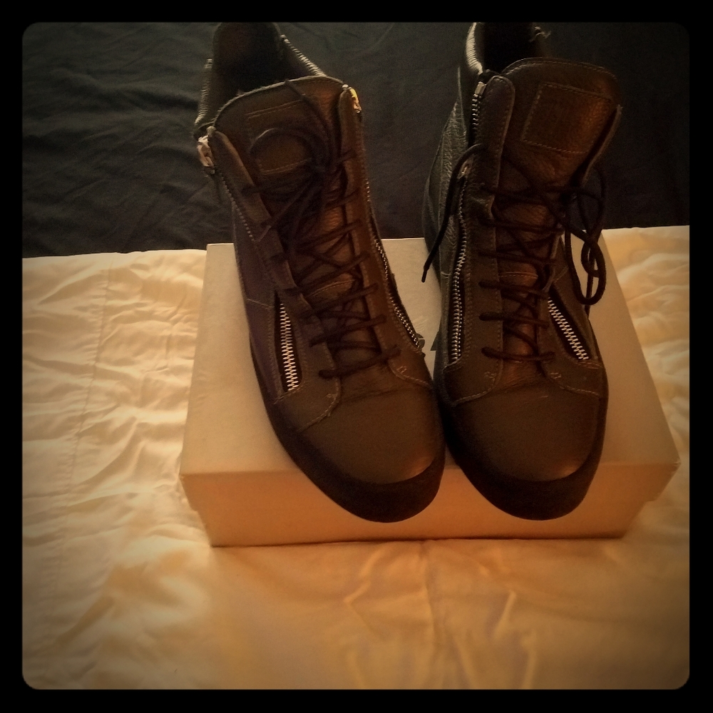 Men's sneakers